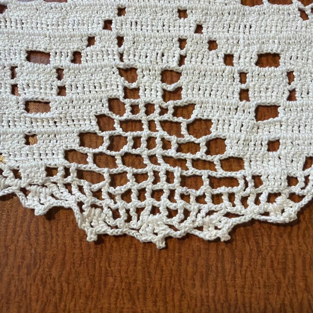 Vtg Hand Made Crochet Ecru Ivory Small Table Runner 19
